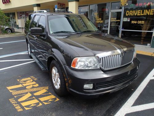 2005 lincoln navigator - loaded! dvd on back seats, navigation, sunroof, awd!!