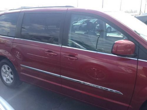 2013 chrysler town & country touring