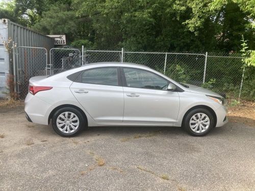 2022 hyundai accent se