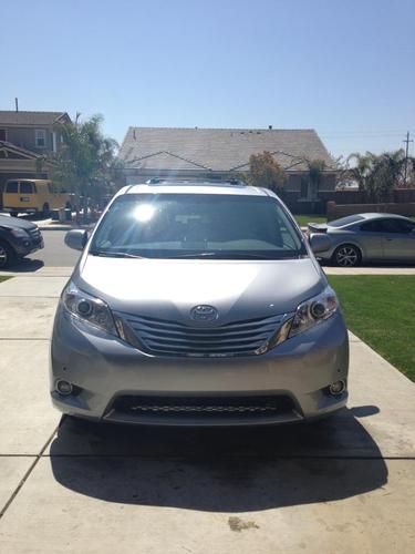 2011 toyota sienna xle mini passenger van 5-door 3.5l fully loaded !