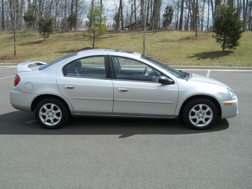 2003 dodge neon sxt sedan 4-door 2.0l automatic transmission  / nice car