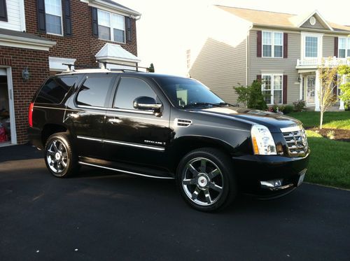 Cadillac escalade 2007: sound system 22" chrome rims new tires