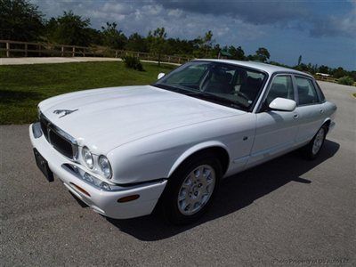 Jaguar xj8 90k low miles dealer serviced clean carfax leather s/r cleann carfax