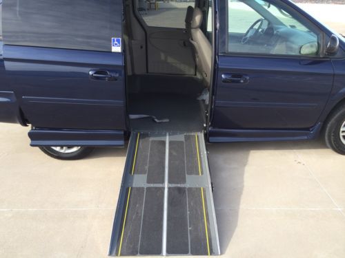 Handicap van _ power lift wheel chair ramp  _ v6 _ clean carfax  _ dallas tx