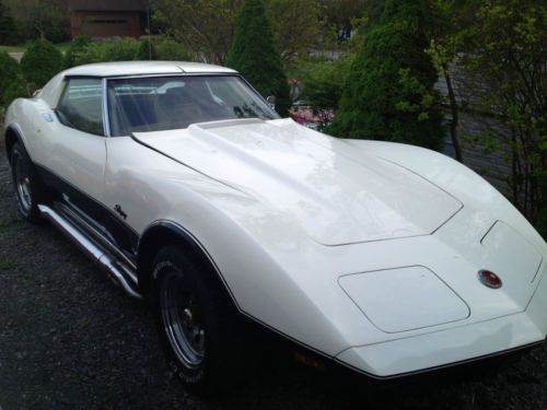 1974 chevrolet corvette stingray / original 350 ci  4 speed w deluxe interior c3