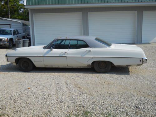 1968 pontiac bonnieville 4 door 400 3-speed auto. ready to restore!