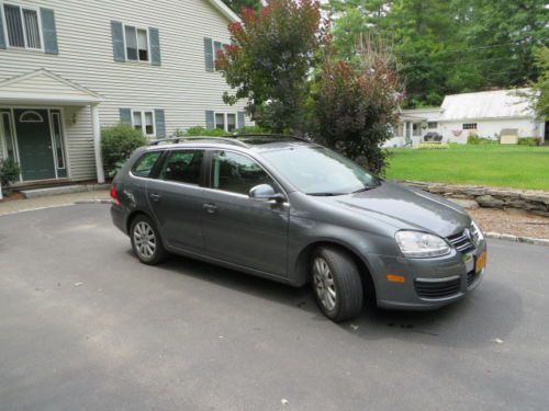 2009 grey jetta tdi sportwagen with hitch and cold weather package