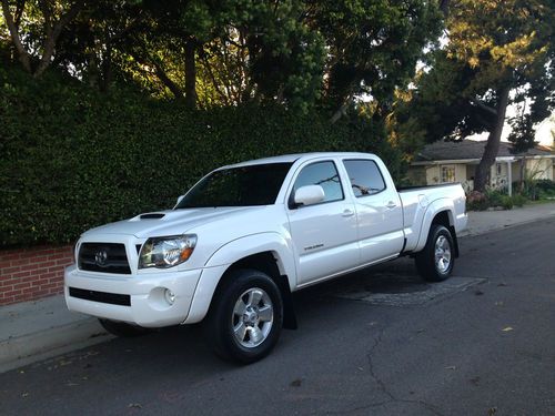 2010 toyota tacoma pre runner crew cab pickup 4-door 4.0l