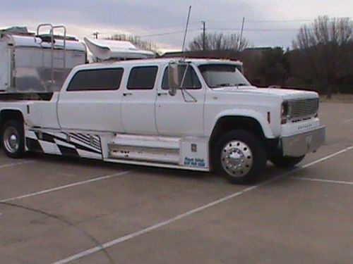 Suburban  dually  freightliner