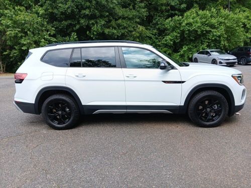 2024 volkswagen atlas 2.0t peak edition se w/technology