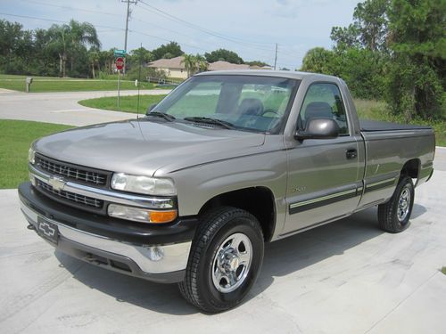 Beautiful 2000 chevrolet silverado regular cab 4 wheel drive 8' bed *one owner*