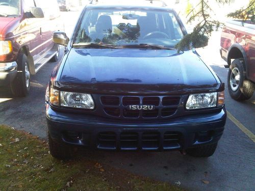 2002 isuzu rodeo (4x4) very clean!!!