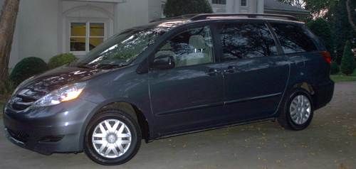 2007 toyota sienna le 8 passenger