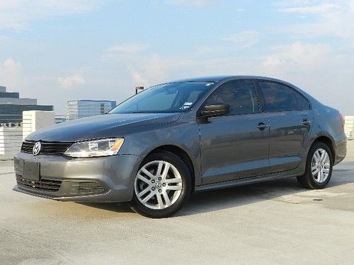 2012 volkswagen jetta 4 door ! manual 5 speed ! gas saver !  warranty no issues