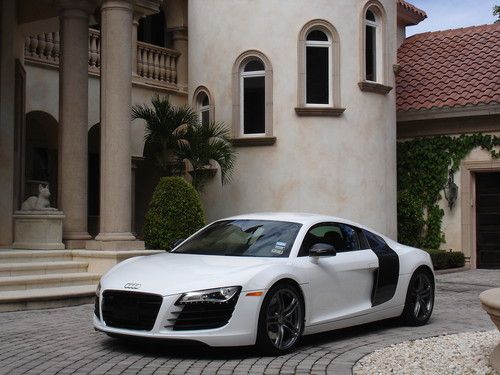 Florida, r8 coupe, r tronic, white/black with carbon fiber,take trades