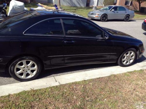 2003 mercedes benz clk 320, black on black, clean!! give me an offer!!!