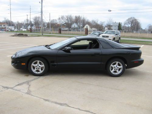 2001 pontiac firebird base coupe 2-door 3.8l very nice!!!