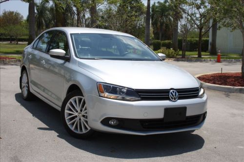 2012 volkswagen jetta sel,4800 miles,navigation,push start button, warranty,