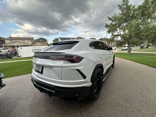 2022 lamborghini urus every option