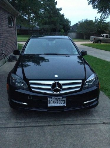 Like new black 2011 mercedes benz c300, 19023 mile!!