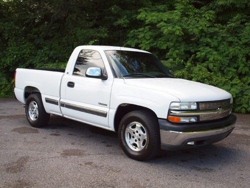 Chevy reg cab v8 automatic short bed white