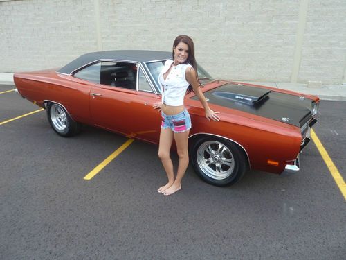 1969 plymouth roadrunner hemi 4 speed recently completed mango orange !!