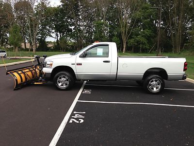 5.7l hemi 4x4 long bed w/ meyer 7.5 foot snow plow