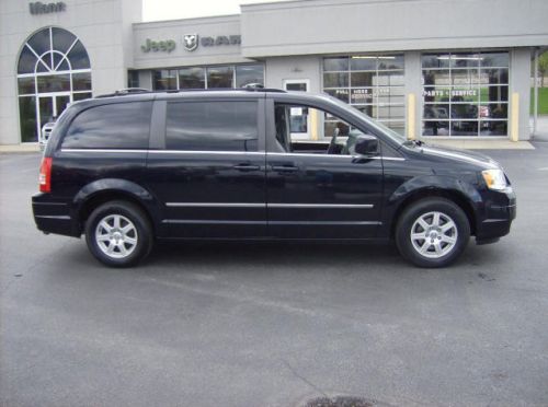 2010 chrysler town & country touring