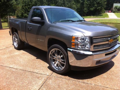 2012 silverado  2wd 4.8 v8 no reserve !!!  26k miles 22 inch boss rims nice