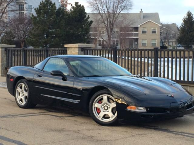 Chevrolet corvette base coupe 2-door