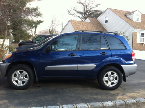 2002 toyota rav4   no reserve!