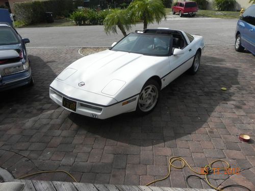 1990 chevrolet corvette base hatchback 2-door 5.7l