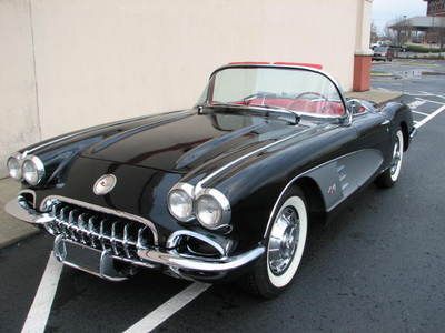 1960 corvette, beautiful color combination. numbers correct. dual four barrels