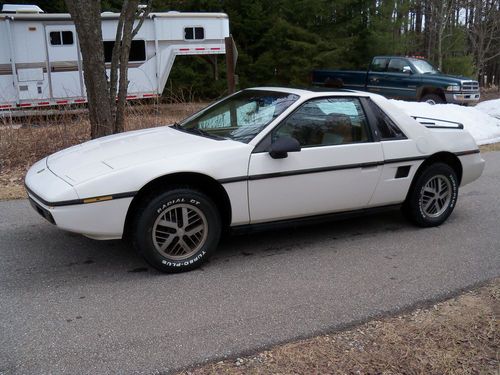 1984 pontiac fiero 2.5l 2m4 4 speed manual original condition