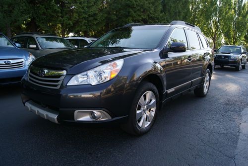 2011 subaru outback 3.6r limited. navigation. back up camera. leather. 31k. nice