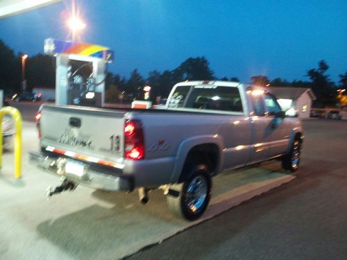 2004 chevrolet silverado 2500 hd pick up truck 8' bed