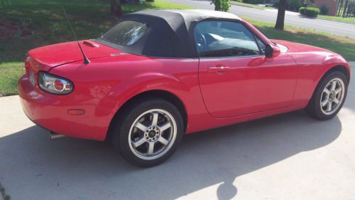 2006 mazda mx-5 miata touring convertible 2-door 2.0l