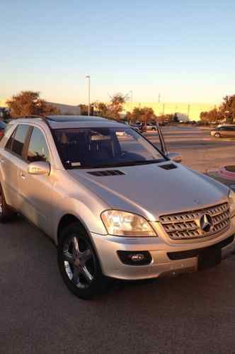 2006 mercedes ml500 silver 4-door, sunroof, dvd system