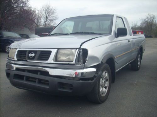 2000 nissan frontier xe extended cab pickup 2-door 2.4l