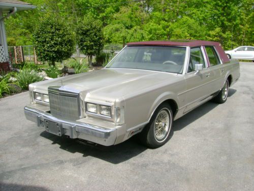 1988 lincoln town car signature sedan 4-door 5.0l special edition