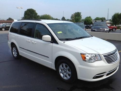 2012 chrysler town & country touring