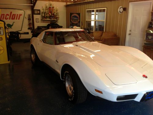 1976 chevrolet corvette stingray coupe 2-door 5.7l