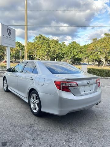 2013 toyota camry se sedan 4d