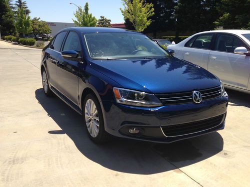 2013 volkswagen jetta tdi (low miles) blue color 2.0l turbo