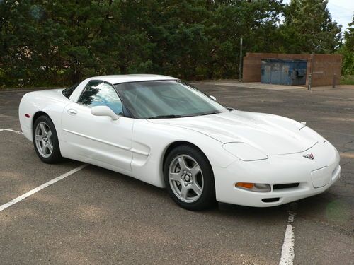 Corvette 1998 hatchback, auto. air bags, ps, pb pw,ps, air. excellent + cond.