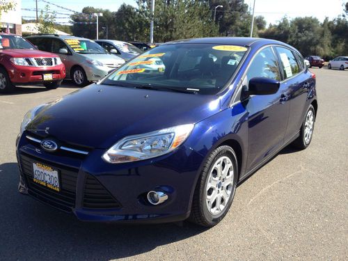 2012 ford focus se hatchback 4-door 2.0l