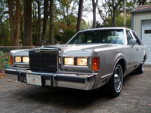 Lincoln Town car mk2