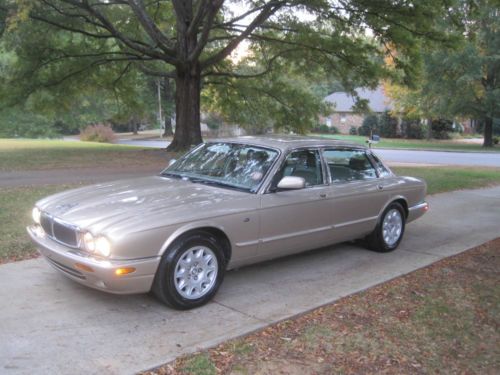 1998 jaguar xj8 l sedan 4-door 4.0l just serviced over $2k receipts and detailed