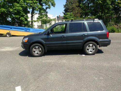 Honda pilot 2005  four wheel drive 8 passengers