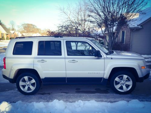 2011 jeep patriot latitude sport utility - loaded &amp; extended warranty!